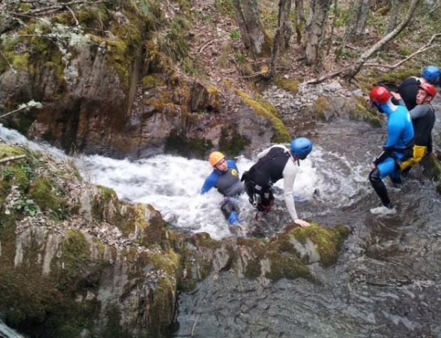  Slitta nel burrone 